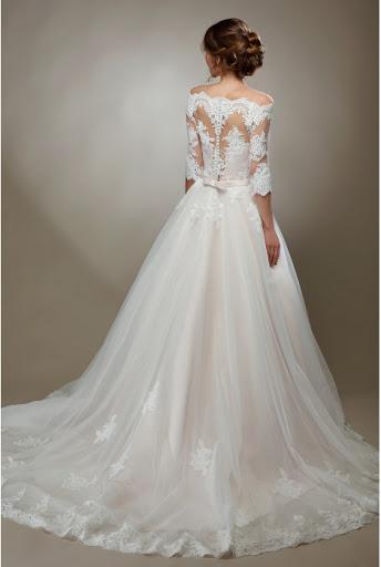 Off schoulder brudekjole med lange ærmer og blonder